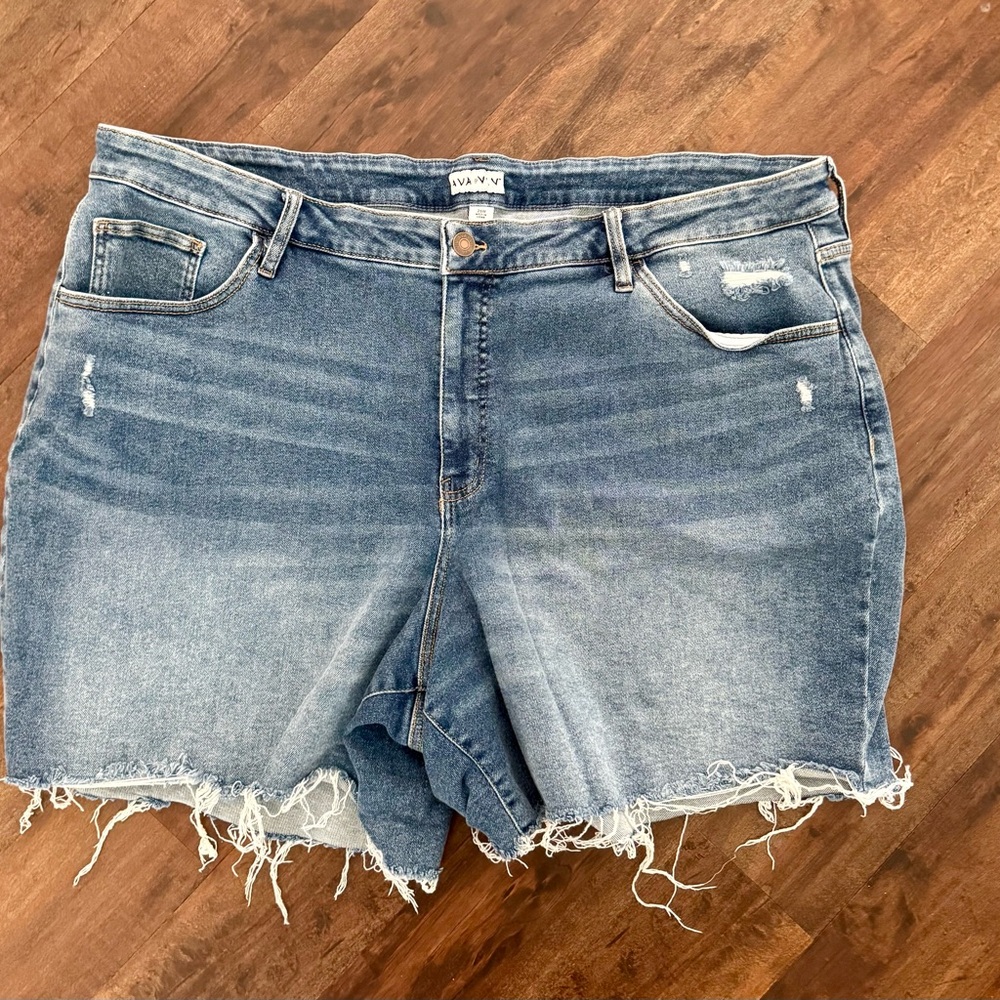 Ava & Viv Plus Size 26W Distressed Denim Cutoff Shorts Raw Hem